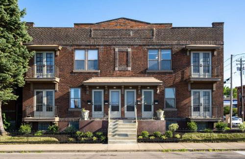 2BR Townhome with Parking - Walk to Stadiums & Downtown - Foto 16