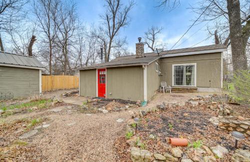 Historic Cabin with Yard 1 Mi to Lake Spavinaw! - Foto 24