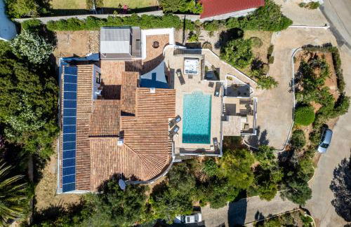 CoolHouses Algarve, Luz, 3 Bed villa, 1 bed studio, heated pool & jacuzzi, sea views, Casa Pequena - Foto 48