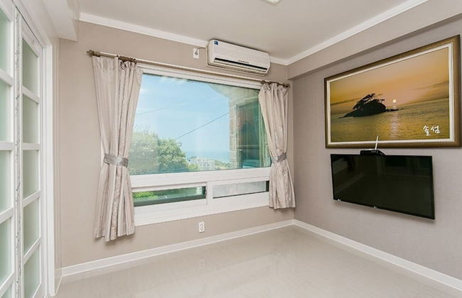 Byeonsan Dongguerami Pension - Photo 13