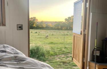 Under the Stars Shepherds Huts at Harbors Lake - Photo 3