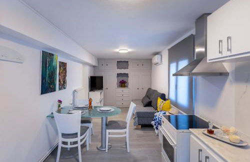Restia Seaside Apartment I, 50m from Megas Gialos Beach - Foto 12