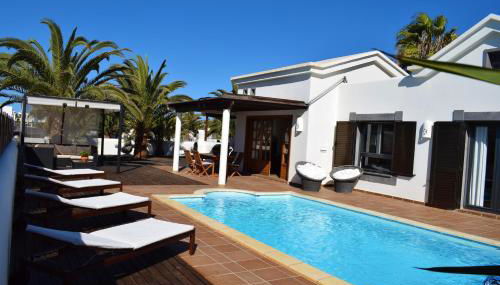 VILLA ALAI. PRIVACIDAD. PISCINA CLIMATIZADA. WIFI. TV CABLE. - Foto 2, sunbed