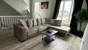 The Canvas Modern 4BR Retreat Rooftop - Foto 3