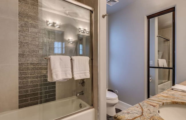 Luxury Contemporary Sanctuary w/ Pool and Views! - Foto 10