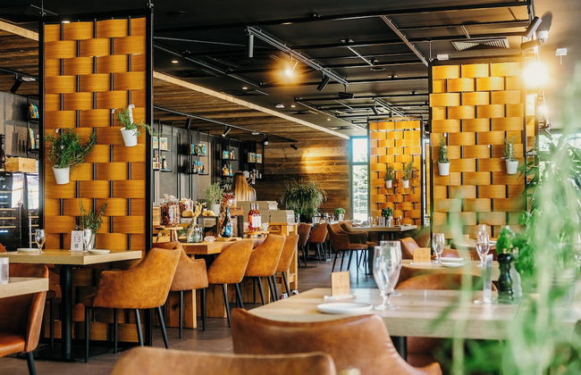 Platinum Adults - Photo 15