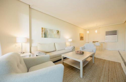 Coastal apartment, with swimming pools and close to the beach, in the tourist Bahia de Marbella - Photo 9