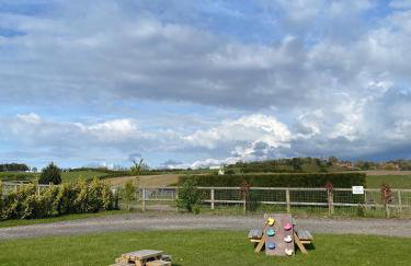 King Richard's Luxury Lodge - Sleeps up to 8, Dog Friendly, Near Sherwood Forest at Fairview Farm in Nottingham set in 88 acres and great for Groups, Family Gatherings & Corporate events - Foto 34