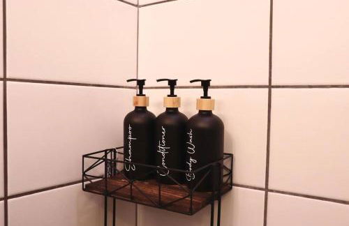 Entire Stunning Townhouse 3br/2.5ba w Parking - Foto 2