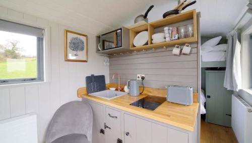 Charming Hut with Outdoor Bath & Decking Sea Views - Foto 5