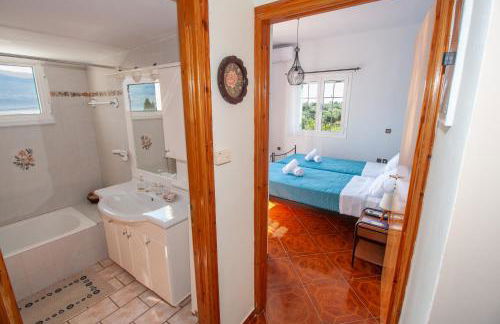 SEA & OLIVES HOUSE - Photo 13