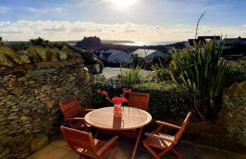 24 CLIFF APARTMENT-3 BED-GROUND FLOOR-SEA VIEWS - Photo 3