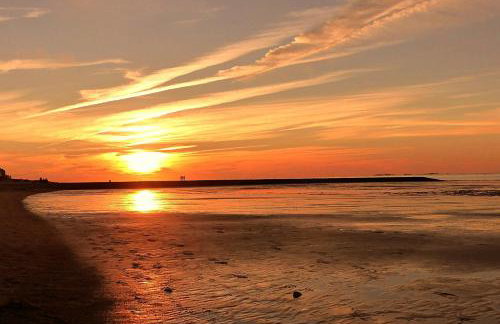 Lüttje Huus Frieda mit Strandkorb am Strand von Mai bis September - Photo 1