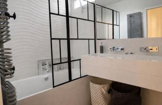 Bright 2BR Apartment, 2 baths, 2 Balconies, Metro 5min, Paris - Foto 3