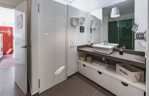 Beach & Urban Attic - Photo 15