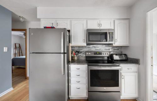 Loft Wood Stove Fire Pit Grill & Deck on Creek - Foto 18