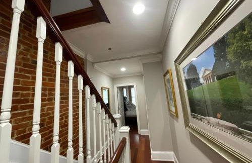 Classy Victorian Brownstone Subway Shopping - Photo 53