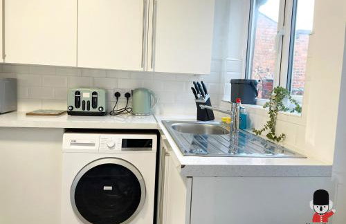 KozyGuru / Wigan / 2BR 4Beds / Newly Refurbished Stylish Holiday House / Close to Big Retail Park / UWNE034 - Foto 3