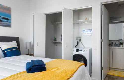 Regal Stylish Uptown Loft Beachfront RooftopWFHGym - Photo 10