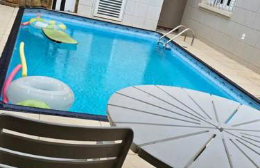 Belíssima Casa a Beira Mar com Piscina Aquecida Cobrado a Parte, 5 Quartos com Ar Condicionado, Amplo Salão de Jogos com Mesas de Bilhar e Pebolim, Amplo Espaço Externo com Churrasqueira em Deck Gourmet Coberto frente a Piscina,Tudo isso á Beira Mar - Photo 24