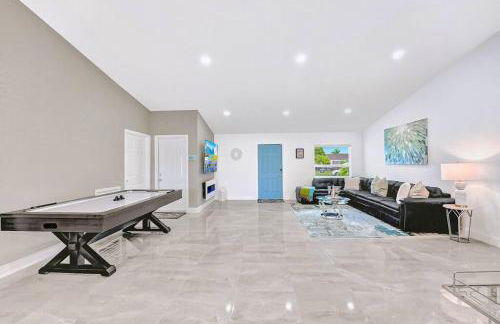 Glamorous Newly Built Pool Home, Tiki Hut, Huge Patio, Air Hockey in Delray Beach Near The Ave! - Foto 8