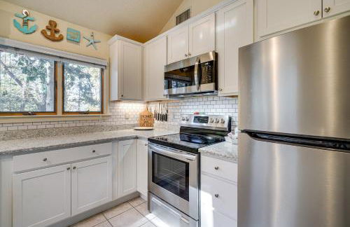 1 Mi to Beach Access Southern Shores Gem with Deck - Foto 10