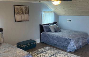 Farmhouse with game room, fire pit and creek - Foto 48