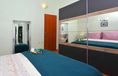 3 Bedroom Amazing Home In Pozorac - Foto 15