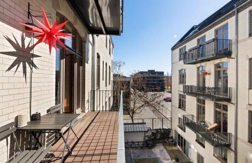 1,184 sq ft Historic Landmark, Checkpoint Charlie - Photo 21