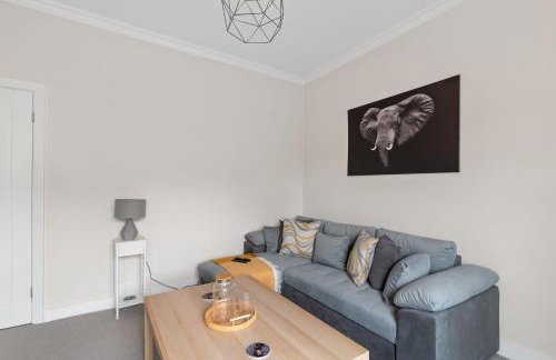 Whitehill - 3-Bed Home from Home, Sleeps 7, Great for Groups & Workers, FREE Parking & Netflix - Hosted by Stay Host Save - Photo 17