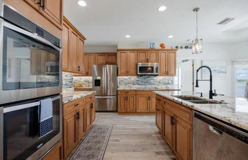 Heaven Found! Stunning River Views & Pool - Villa Island Sunset - Roelens Vacations - Foto 14