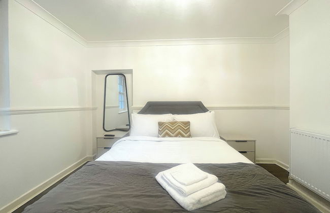Centrally Located Budget Apartment, 3mins to Tube - Photo 4