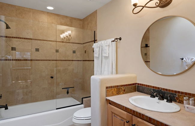 Casa Nona - Pristine Home in the Railyard District, Walk to The Plaza - Photo 27