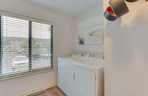 Swim and Relax St Helena Island Gem with Deck! - Foto 11