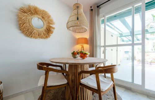 StayatSas Marbella, close to the beach, large 80 m2 terrace, large swimming pools, parking included, 10 minutes from the centre - Foto 19