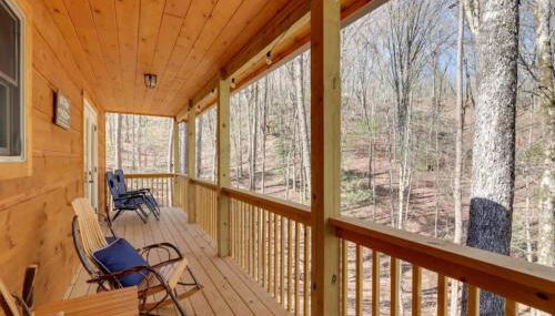 New Serene, Fun & Comfy Cabin- Covered Deck, Grill, Arcade - Foto 2