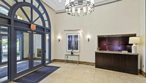 Splendid 2 BR Condo At Pentagon City - Foto 4, Lobby or reception