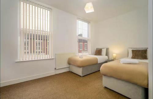 The Red Retreat, 7 Beds, Garden, Free Parking, Contractors, Fast Wifi, Smart TV - Foto 10