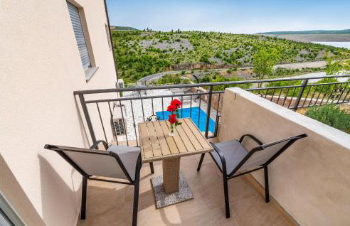 Awesome Home In Modric - Photo 19