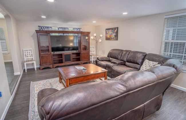 Splendid Gated 4 BR 2 BA Home Near Downtown - Foto 14