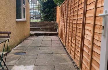 Central 2 bed flat with off street-parking - Foto 13