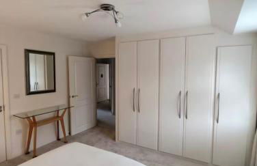 SIX at Wooburn Green Cosy Retreat with Balcony near LEGOLAND Lapland UK and Windsor - Foto 12