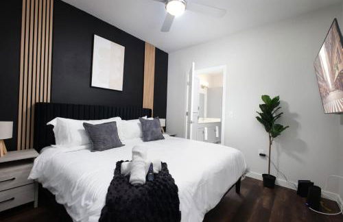 Chic 2BR-w Parking, Near Rvrwalk, Dome & Conv Ctr - Foto 23