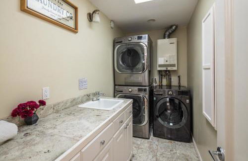 Beach Resort Home with Ocean Views Jacuzzi & Sauna! - Foto 20