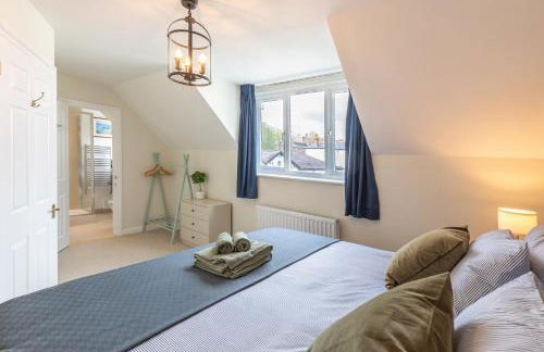 4 Bed City House with Private Garden and Parking - Foto 19