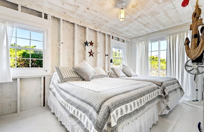 Beachwood Getaway Sleeps 10! - Photo 8