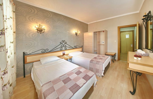 Hotel Bella Bravo - Photo 6