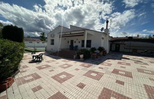 Chalet independiente en zona residencial rural con piscina privada - Foto 46