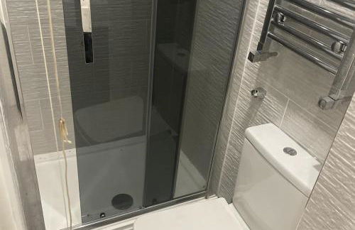 4 Bedroom House - Sleeps 6 - Garden Bbq Parking - Foto 6