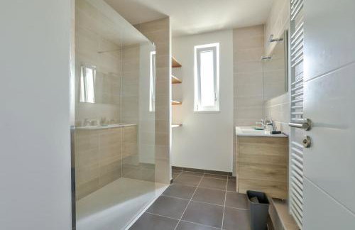 Stunning 2BR Flat with Terrace and private parking - Foto 16